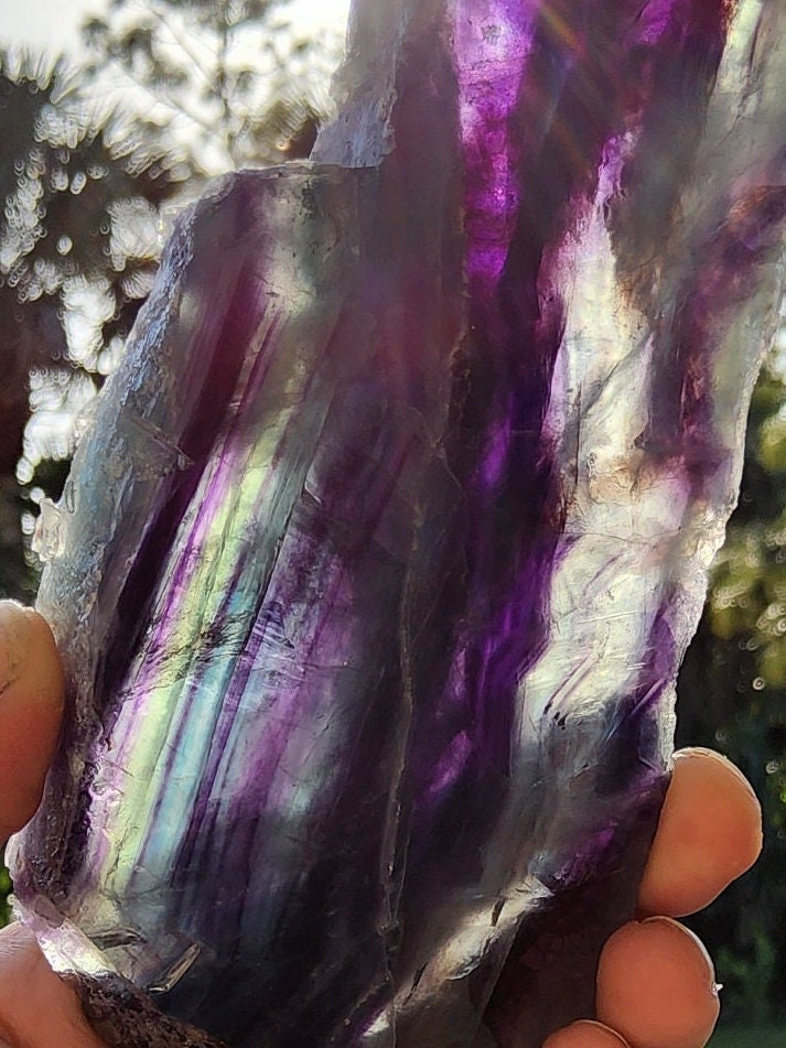 Losa de fluorita arcoíris pluma 348.7 gramos Piedra natural