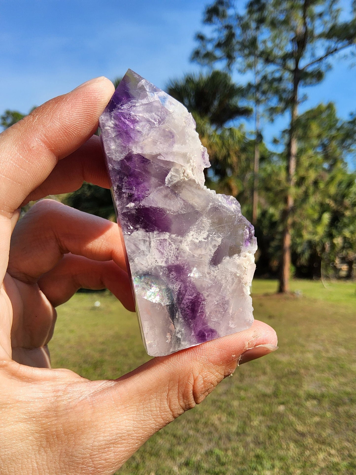 Torre de fluorita arcoíris emplumada 4.2 oz Piedra natural