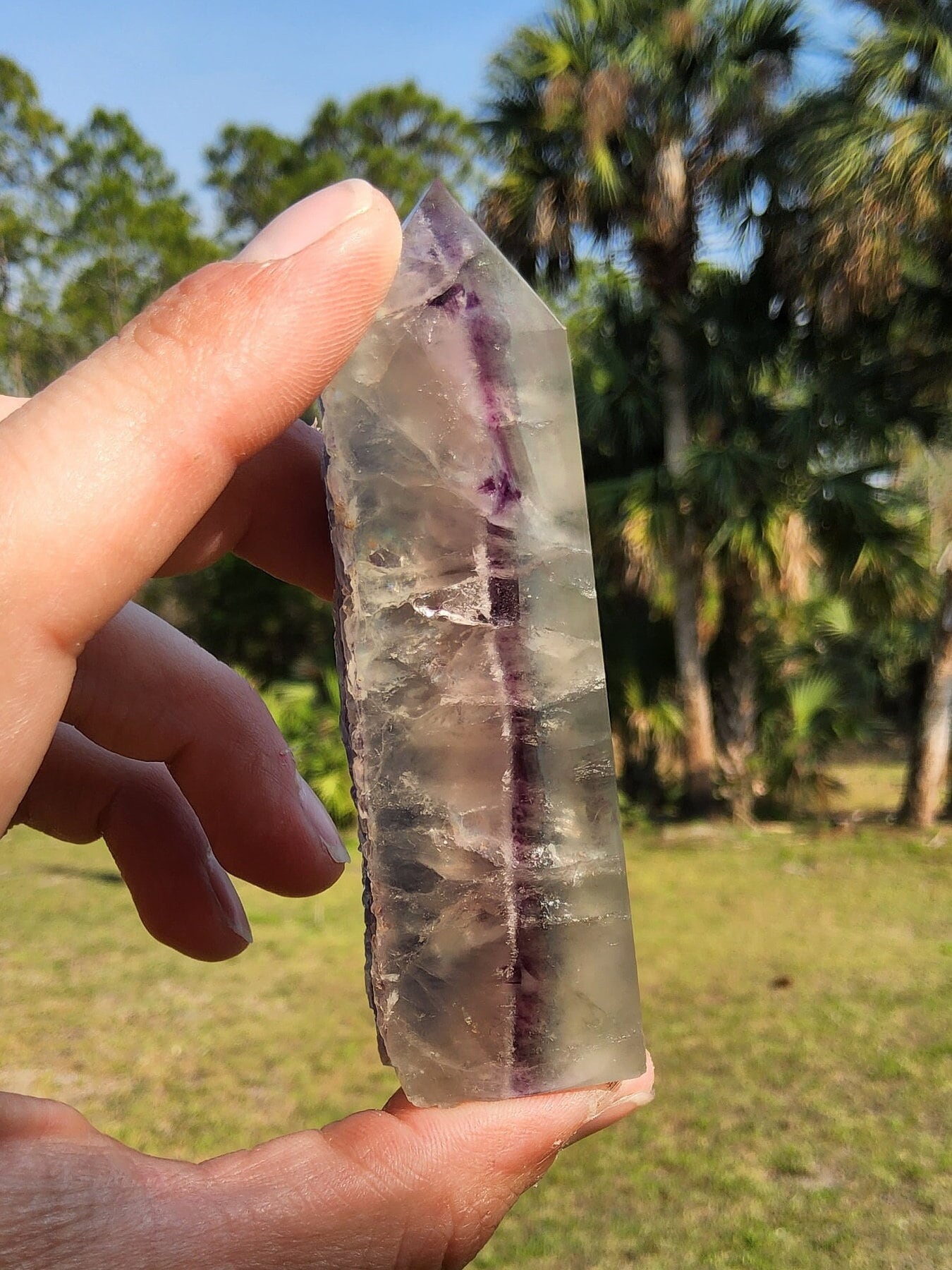 Torre de fluorita arcoíris 110,6 g Piedra natural