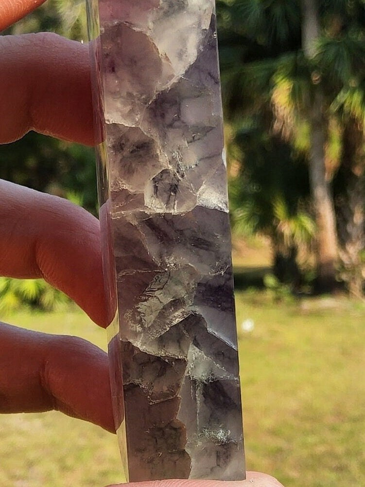 Torre de fluorita arcoíris 110,6 g Piedra natural