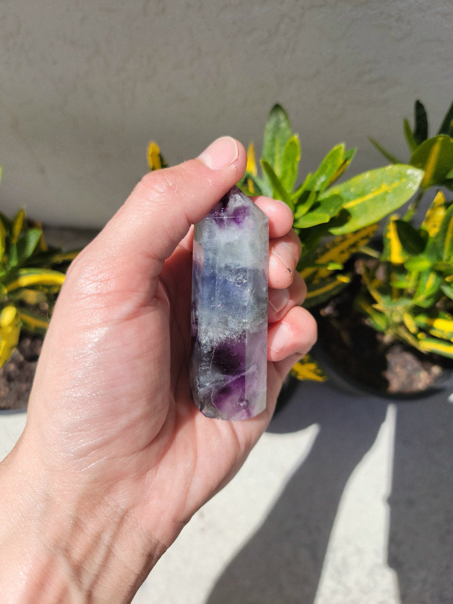Torre de Fluorita Pluma Arcoíris 3.25 oz Piedra Natural