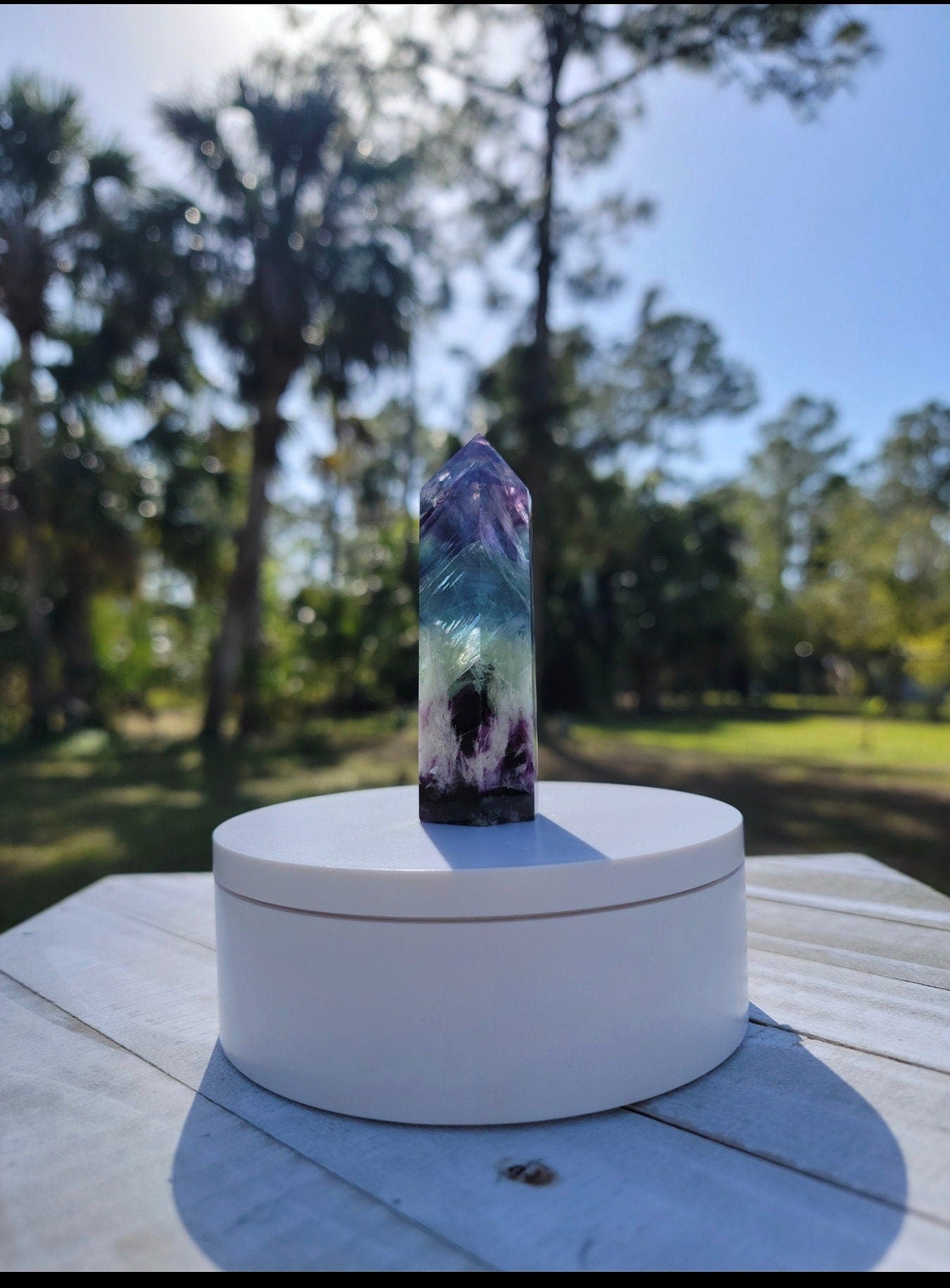 Torre de Fluorita Pluma Arcoíris 4.62 oz Piedra Natural
