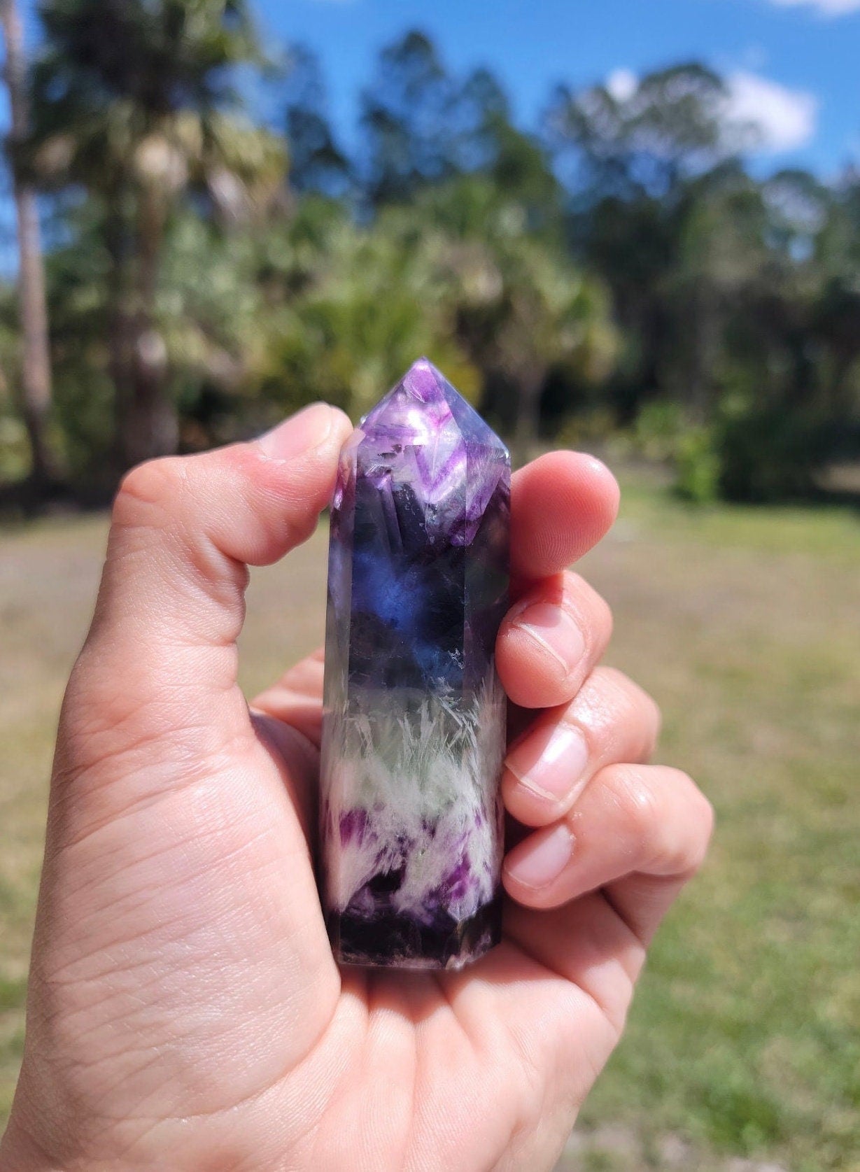 Torre de Fluorita Pluma Arcoíris 4.62 oz Piedra Natural