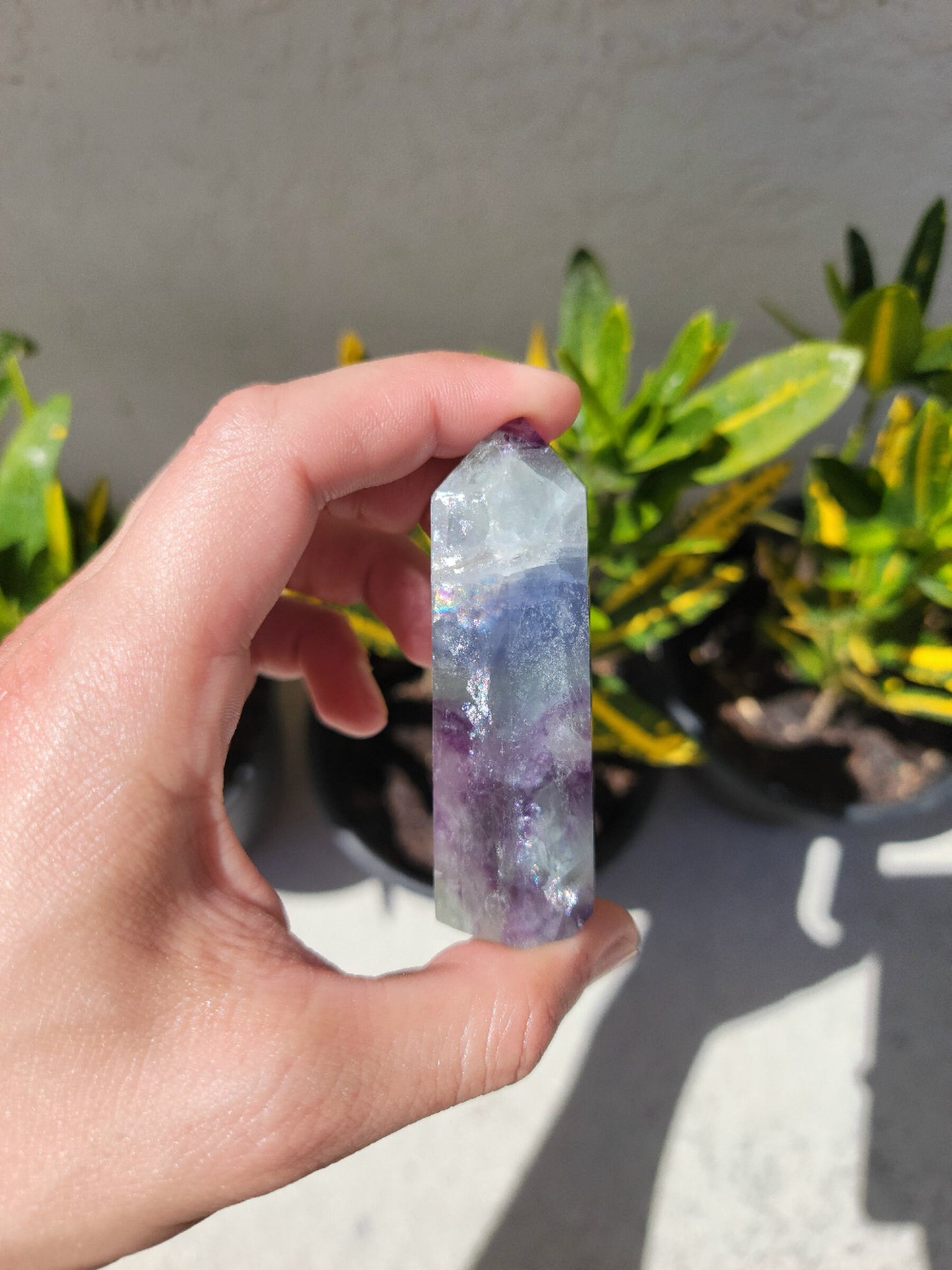Torre de Fluorita Pluma Arcoíris 3.25 oz Piedra Natural