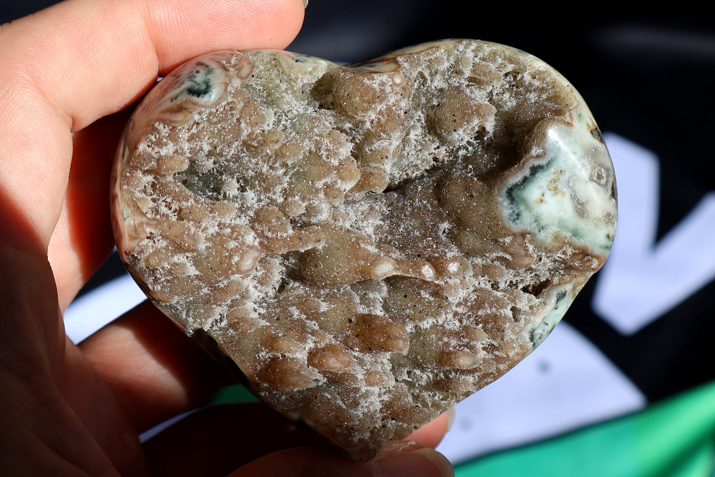 Corazón de amatista de azúcar en formación de estalactita
