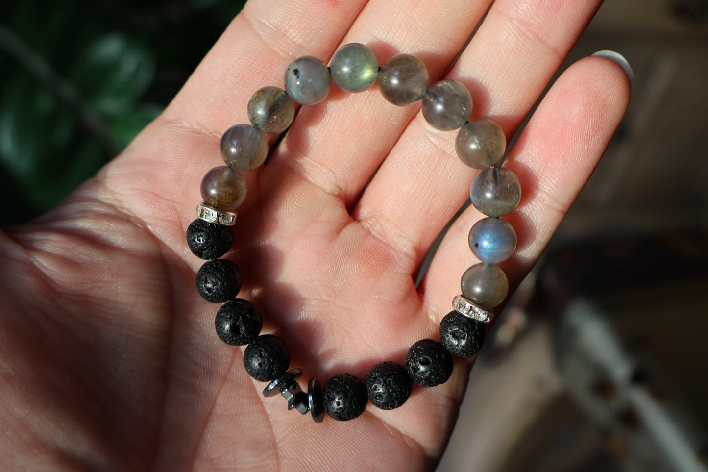 Pulsera de labradorita y lava