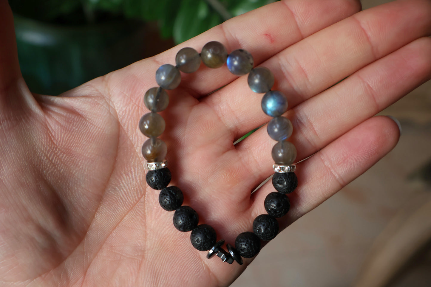 Pulsera de labradorita y lava