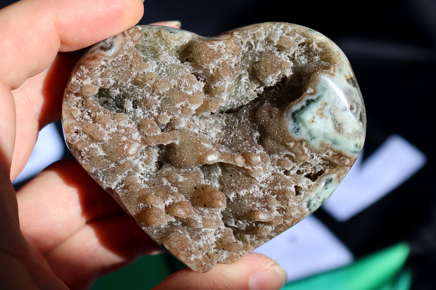 Corazón de amatista de azúcar en formación de estalactita