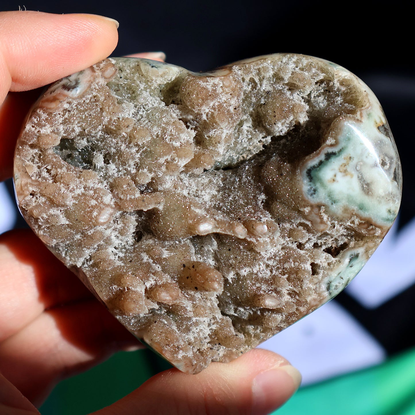 Corazón de amatista de azúcar en formación de estalactita
