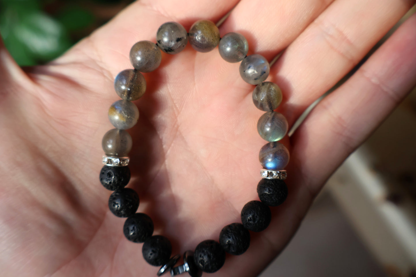 Pulsera de labradorita y lava